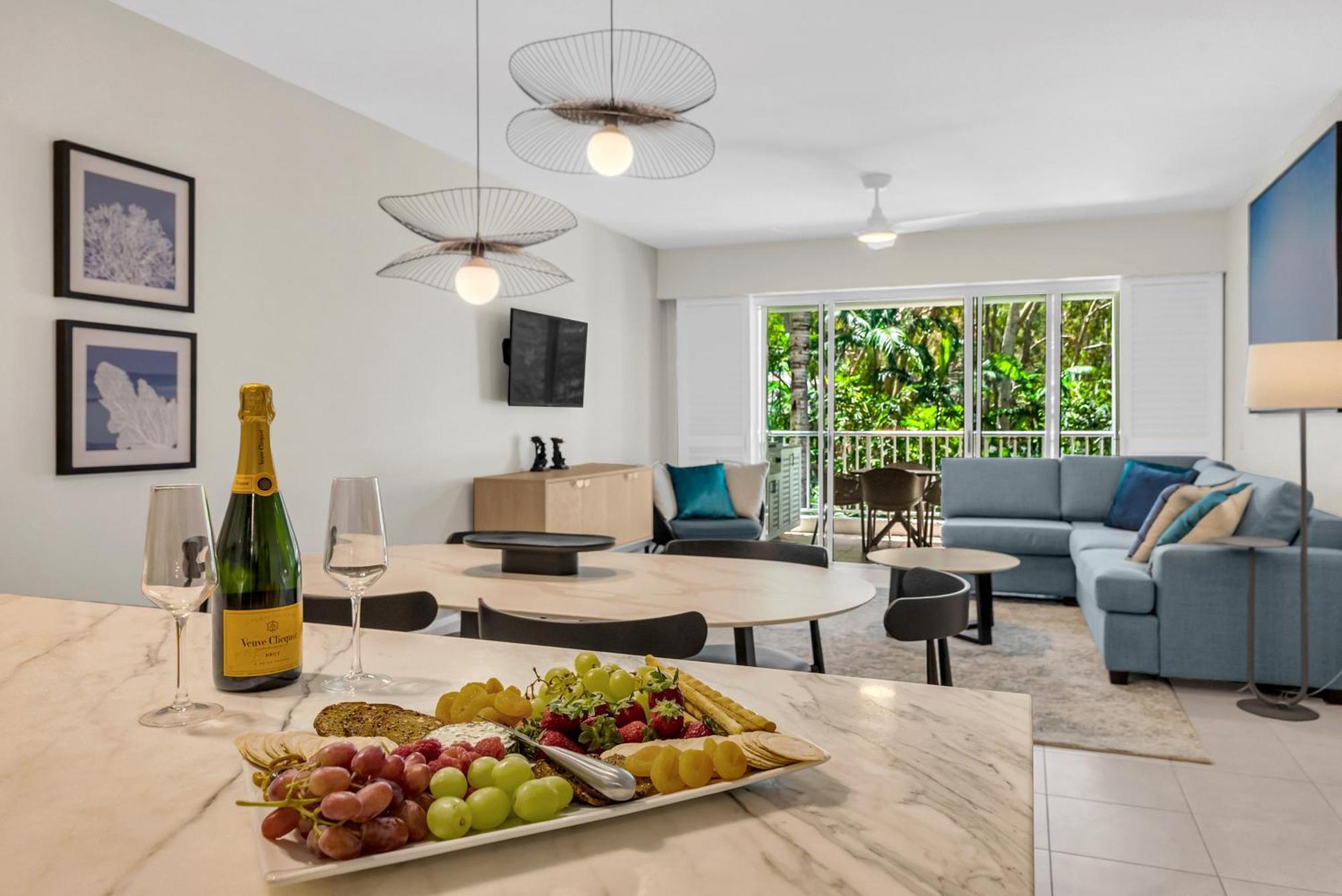 Elysium Private Apartments At Beach Club & Spa Palm Cove Exterior photo