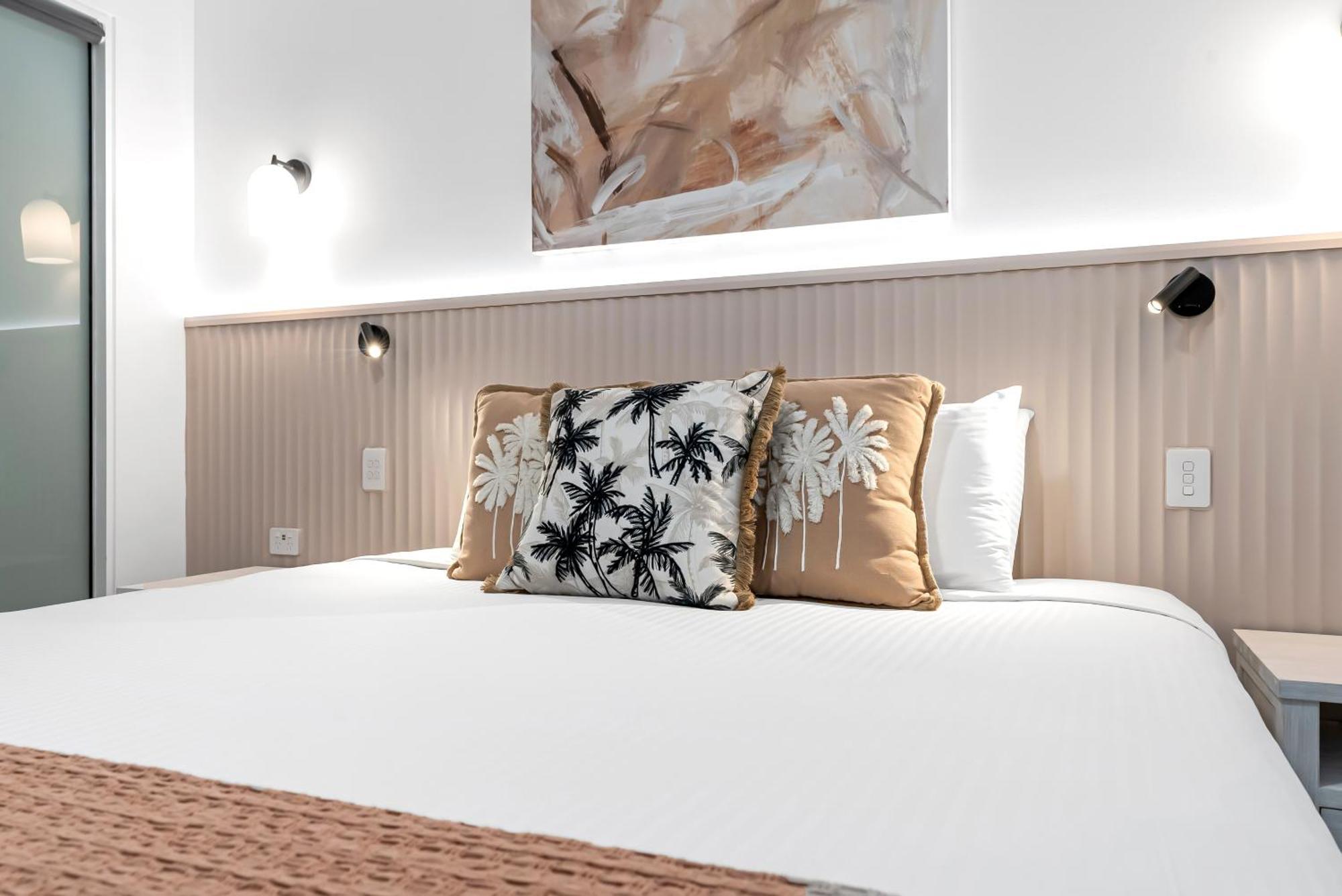 Elysium Private Apartments At Beach Club & Spa Palm Cove Exterior photo