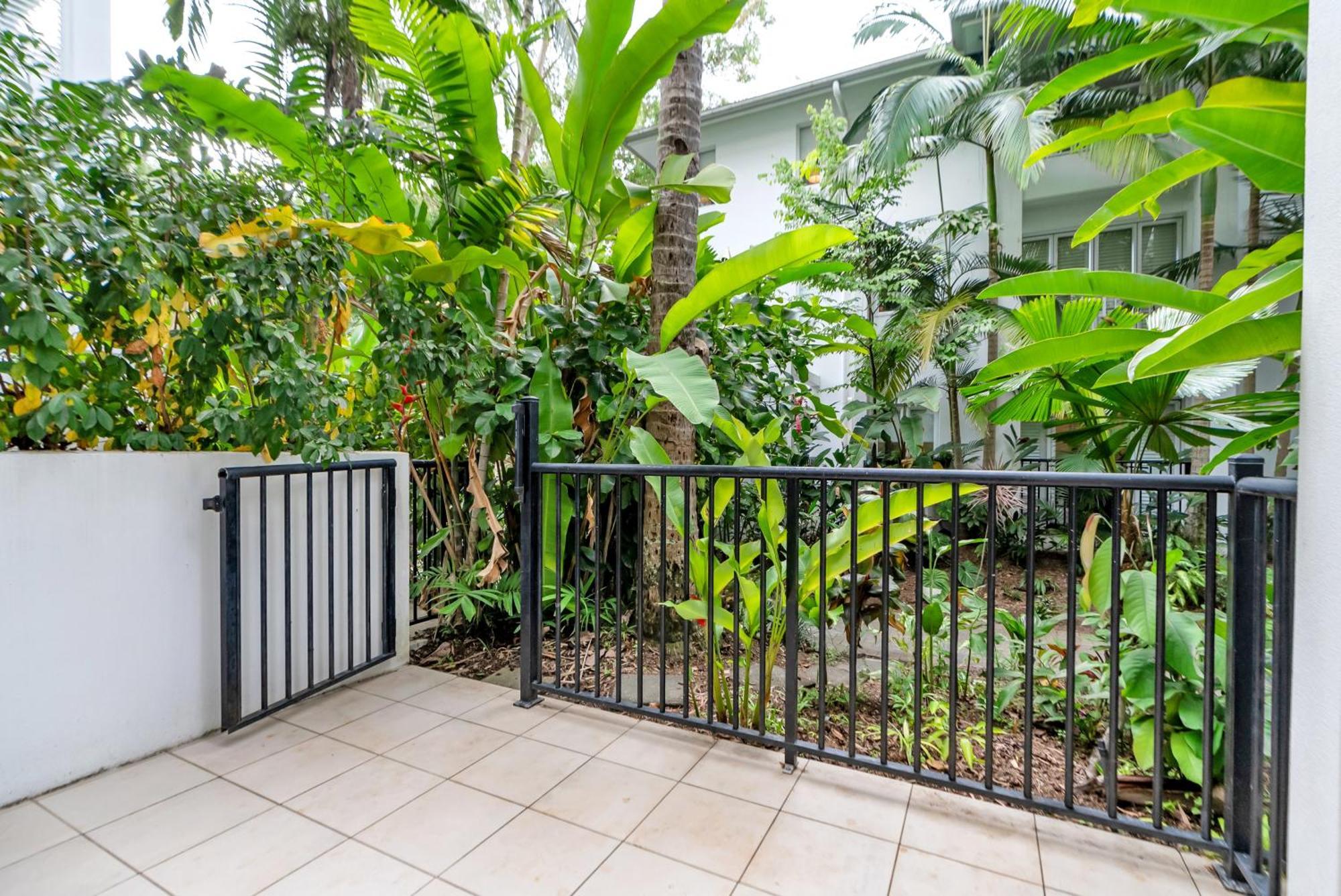 Elysium Private Apartments At Beach Club & Spa Palm Cove Exterior photo