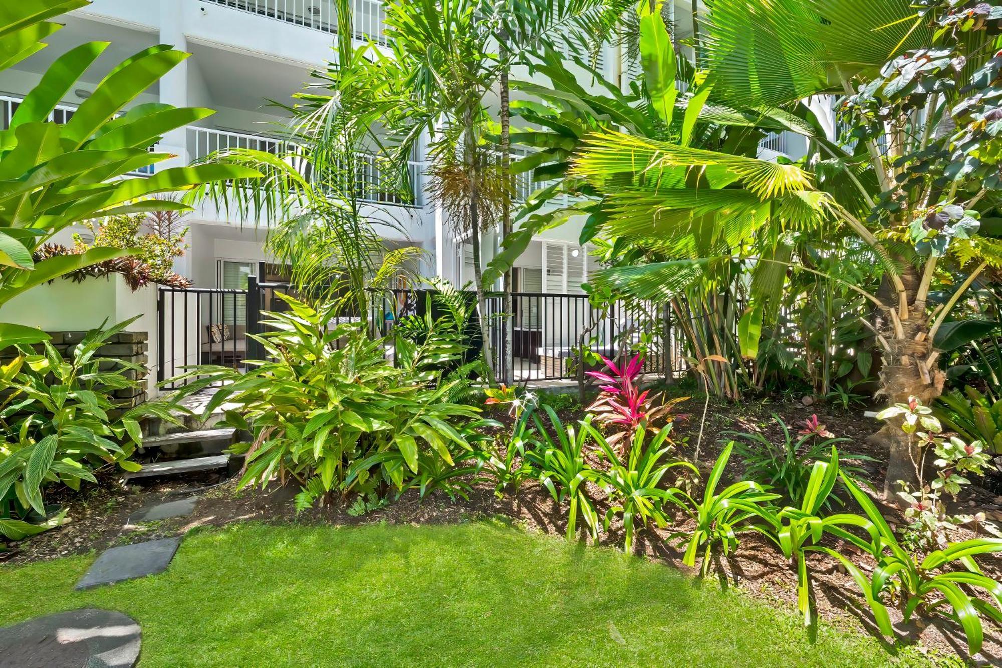 Elysium Private Apartments At Beach Club & Spa Palm Cove Exterior photo