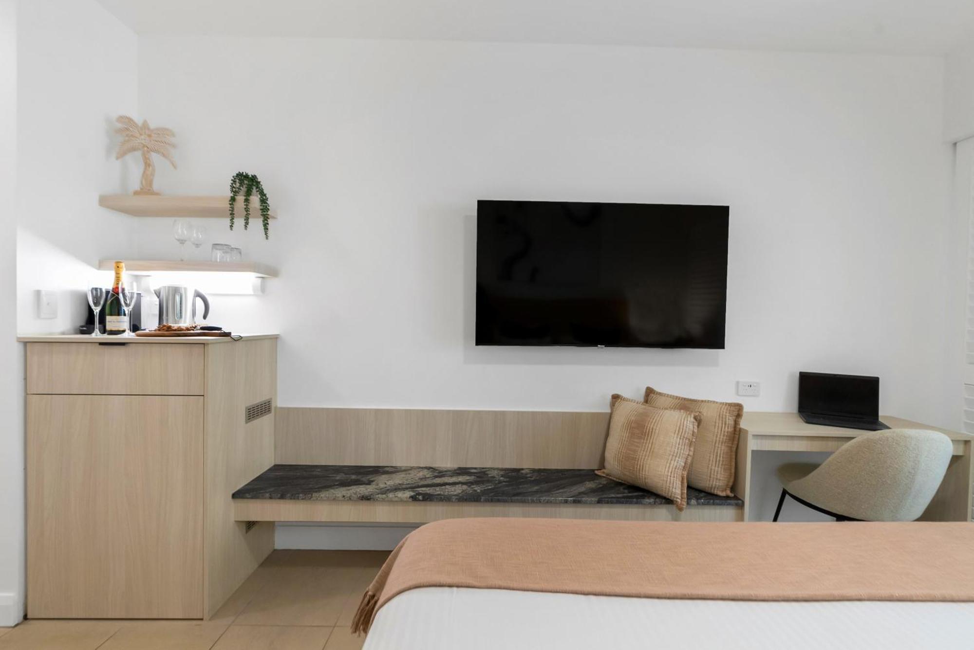 Elysium Private Apartments At Beach Club & Spa Palm Cove Exterior photo